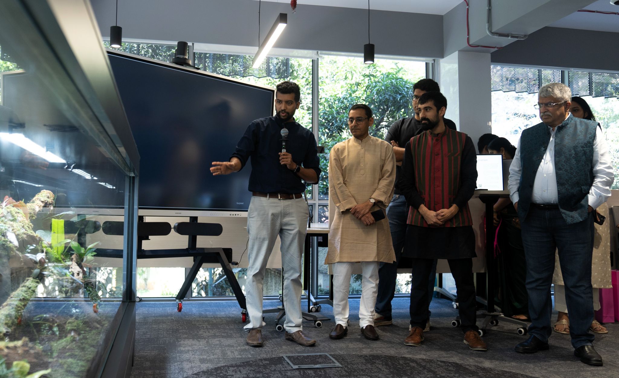 slider image slider_item_MVxTXY